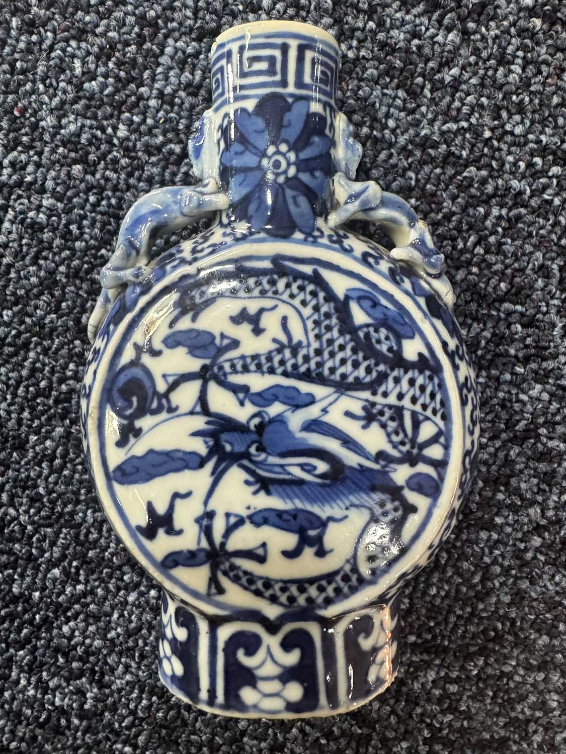 PAIR OF CHINESE BLUE AND WHITE MOONFLASKS, LATE 19TH/EARLY 20TH CENTURY - Bild 5 aus 21