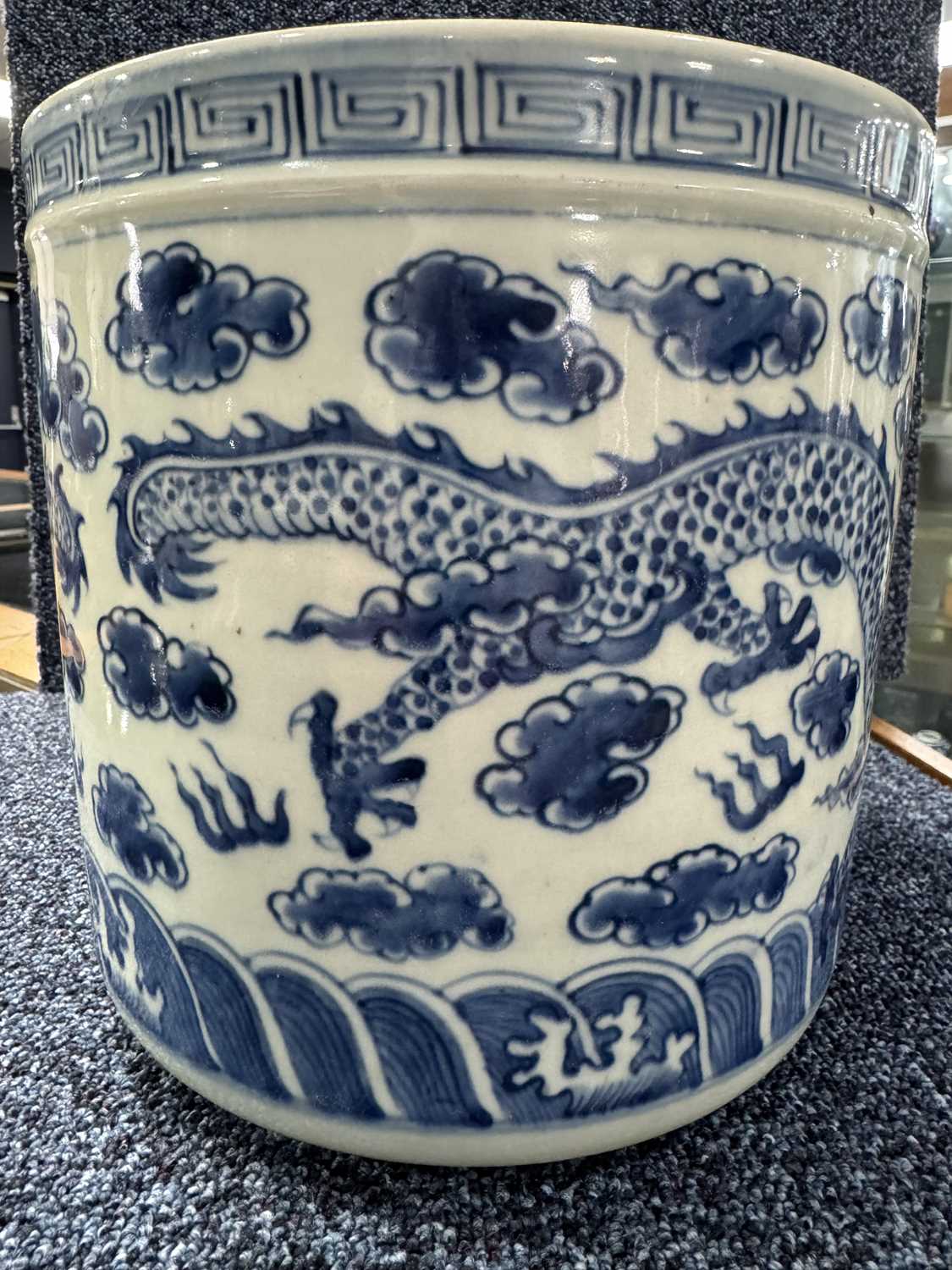 CHINESE BLUE AND WHITE PLANTER, EARLY 20TH CENTURY - Bild 5 aus 12