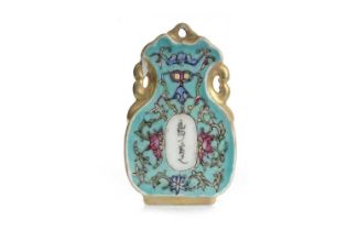 CHINESE FAMILLE ROSE PENDANT, LATE 19TH/EARLY 20TH CENTURY