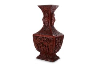 CHINESE CINNABAR LACQUER VASE, LATE 19TH / EARLY 20TH CENTURY