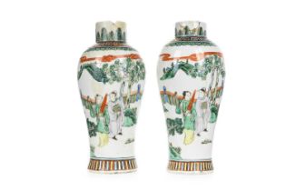 PAIR OF CHINESE FAMILLE VERTE VASES, LATE 19TH/EARLY 20TH CENTURY