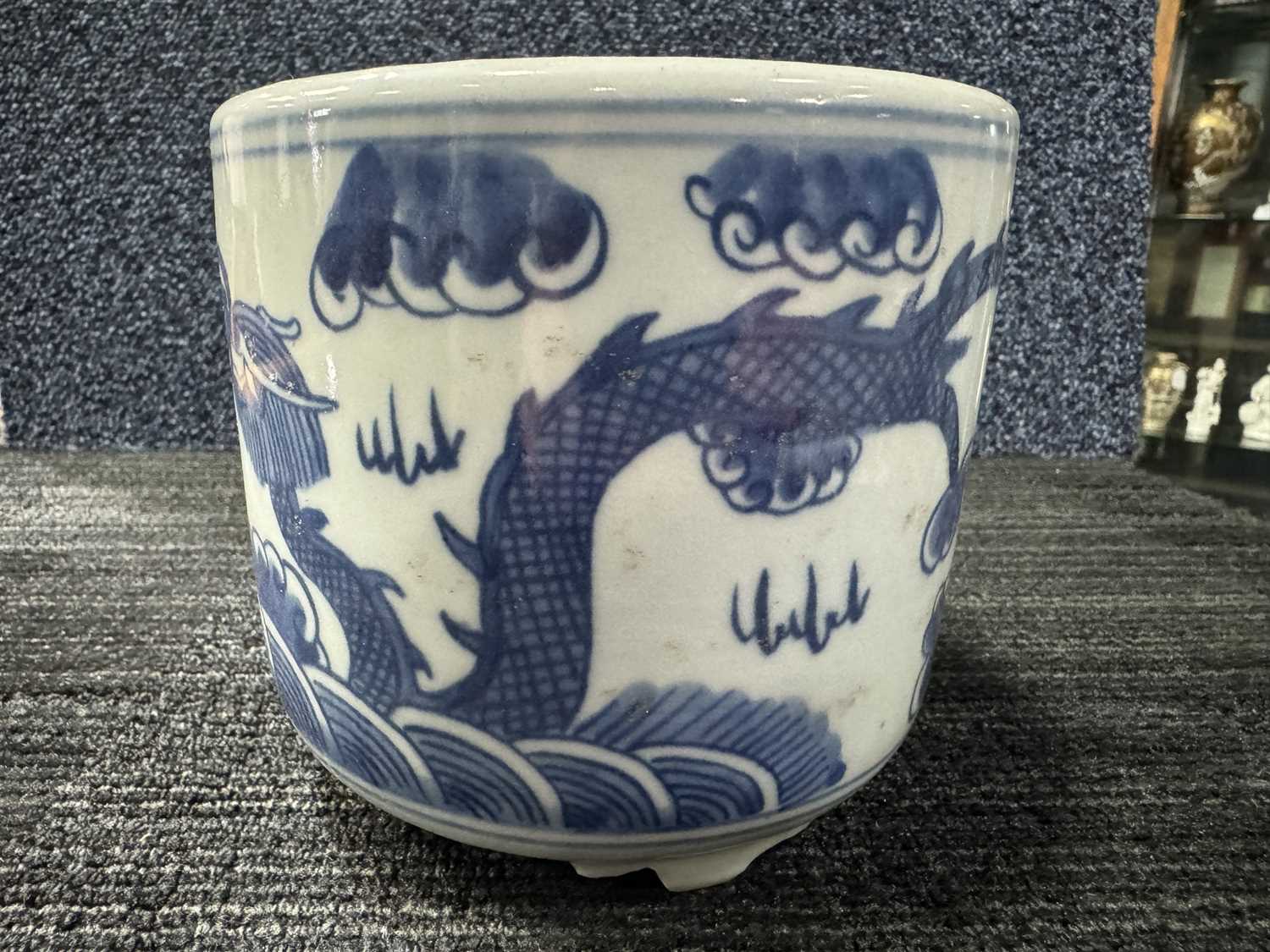 LARGE CHINESE BLUE AND WHITE PLANTER AND A SMALLER CHINESE PLANTER, LATE 19TH/EARLY 20TH CENTURY - Bild 9 aus 16