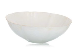 CHINESE BLANC DE CHINE BOWL, LATE 19TH/EARLY 20TH CENTURY