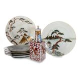 GROUP OF SIX MID 20TH CENTURY JAPANESE DISHES, AND A JAPANESE SAKI BOTTLE