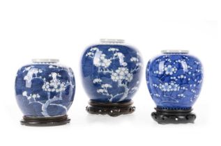 GROUP OF CHINESE BLUE AND WHITE GINGER JARS, LATE 19TH/EARLY 20TH CENTURY