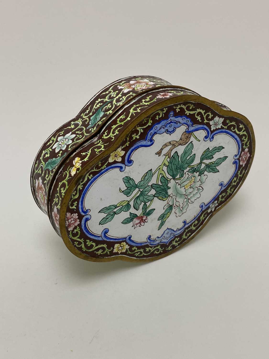 CHINESE CANTON ENAMEL TRINKET BOX, LATE 19TH/EARLY 20TH CENTURY