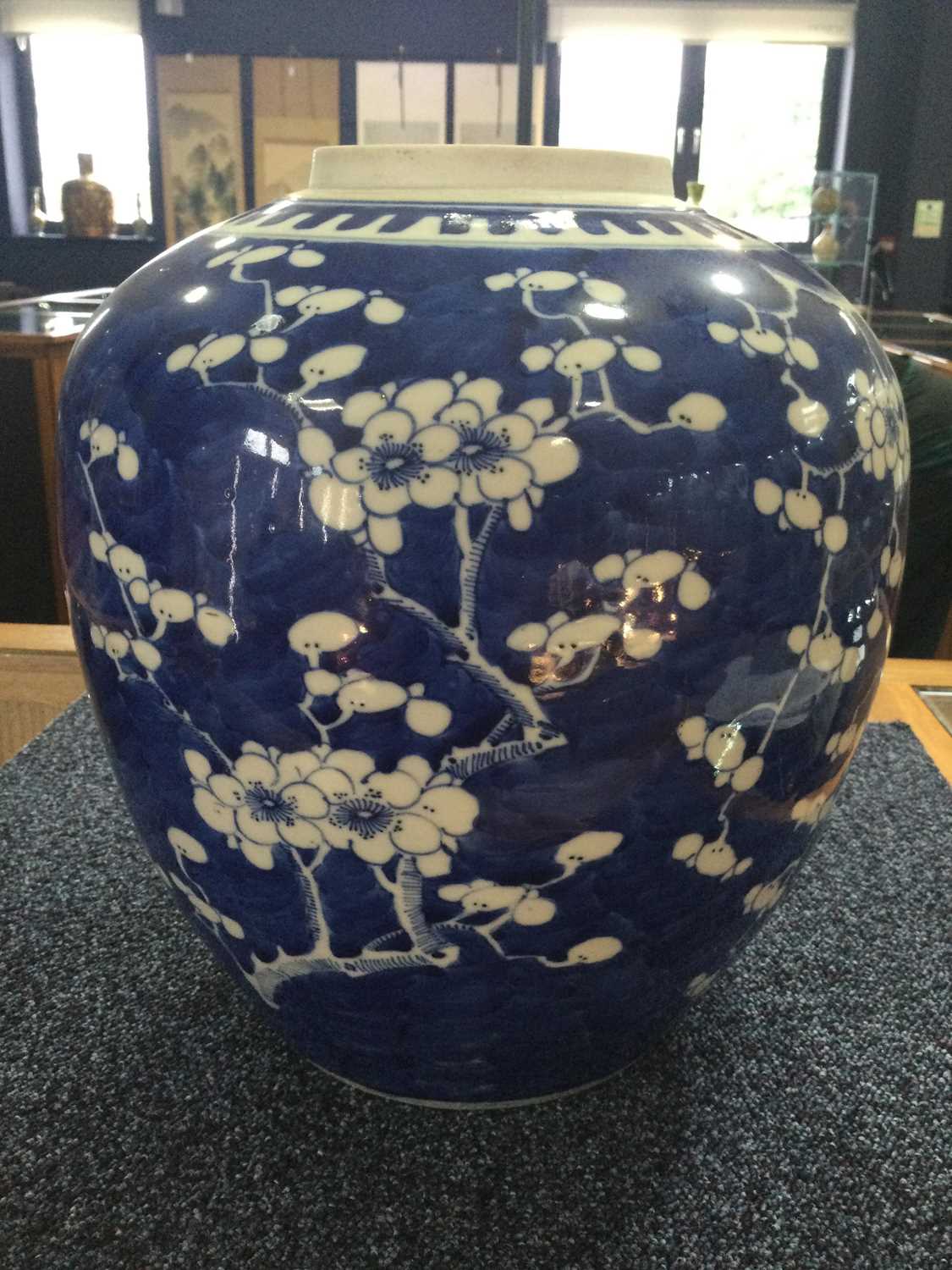 LARGE CHINESE BLUE AND WHITE LIDDED GINGER JAR, 19TH CENTURY - Image 11 of 12