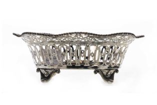 GEORGE V SILVER BREADBASKET, SIBRAY, HALL & CO LTD, LONDON 1912