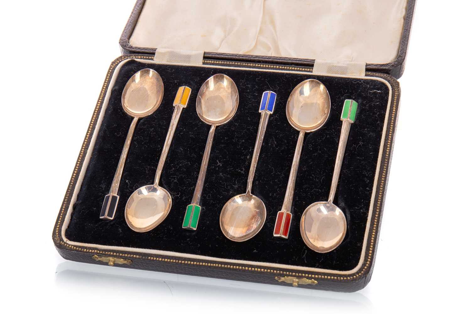 GEORGE V SILVER AND HARLEQUIN ENAMEL COFFEE SPOONS, BIRMINGHAM 1934