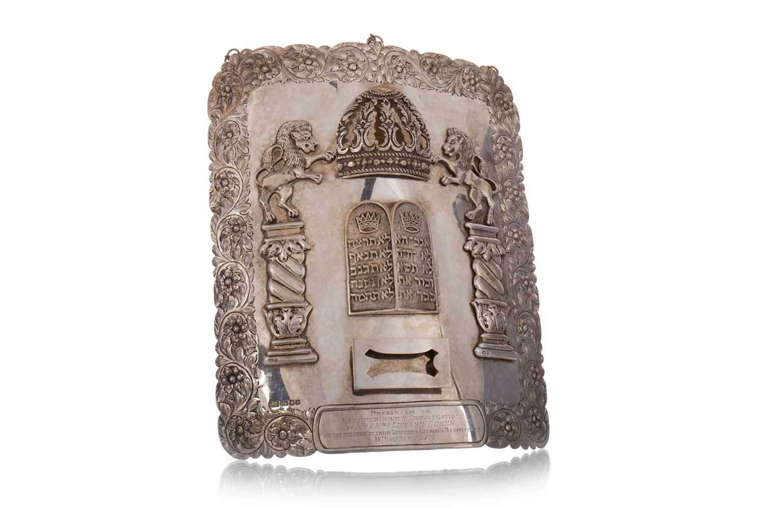 JUDAICA SILVER, TORAH BREASTPLATE, R.S, LONDON 1954