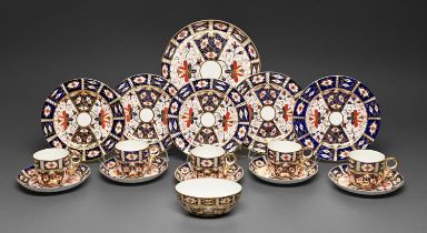 A Royal Crown Derby Old Derby Witches pattern tea service, 1907 and circa, larger plate 22.5cm