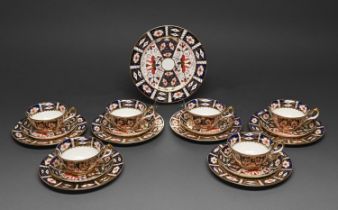 A Royal Crown Derby Old Derby Witches pattern tea service, 1928 and circa, plates 18.5 and 21cm