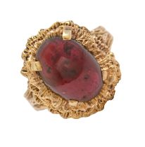 A red gem set 9ct gold bark textured ring, London 1967, 9.5g, size N Good condition, save for slight