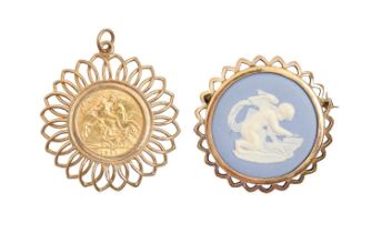Gold coin. Half sovereign 1911, mounted in 9ct gold flower shaped pendant, 36mm diam, 8.4g and a