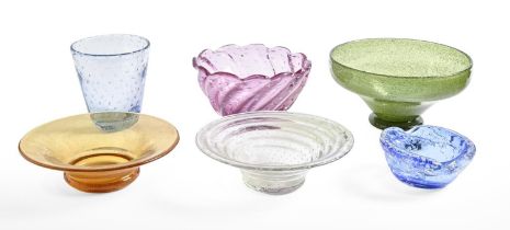 A quantity of coloured and decorative glass bowls and vases (6)