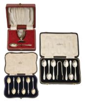 A set of six George VI silver coffee spoons and pair of sugar tongs, by Cooper Brothers & Sons