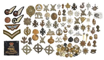 Militaria. Miscellaneous British military cap badges, buttons and cloth insignia, early 20th c and