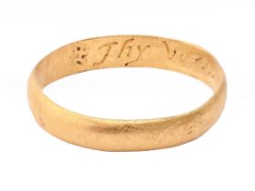 An English gold posy ring, 18th - early 18th c, inscribed "Thy vertue is thyne honour", maker's mark