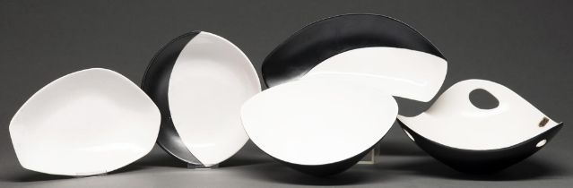 A Dutch Regina black and white abstract bowl and four other wares, 1970s, various sizes, painted