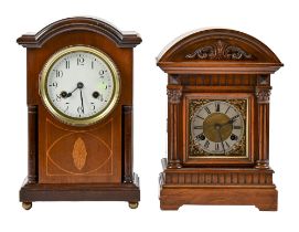 An Edwardian inlaid mahogany arch top mantel clock, with enamel dial, on brass feet, 35cm h and a