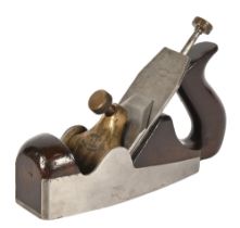 A Norris AD dovetailed smoothing plane, 24cm l, in felt lined wooden box