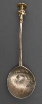 An unascribed English silver apostle spoon, St Peter, early 17th c, the nimbus to the gilt