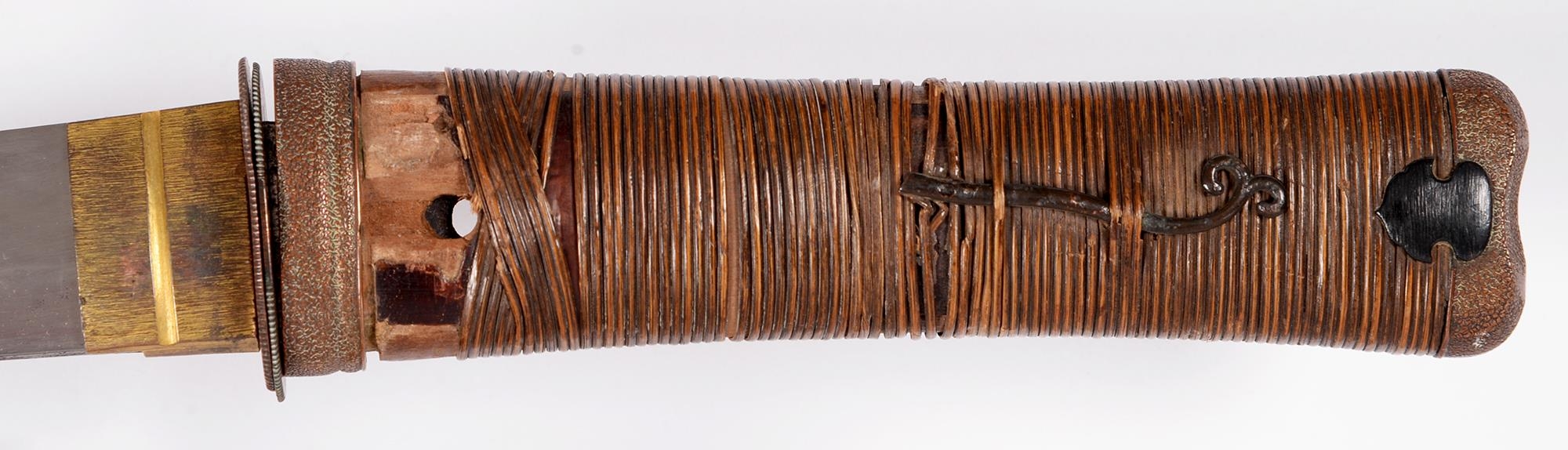 A Koto ko- Wakizashi in Koshirae Sugata:  Shobu-Zukuri Iori-mune with shallow tori-zori Nagasa:. - Image 5 of 6