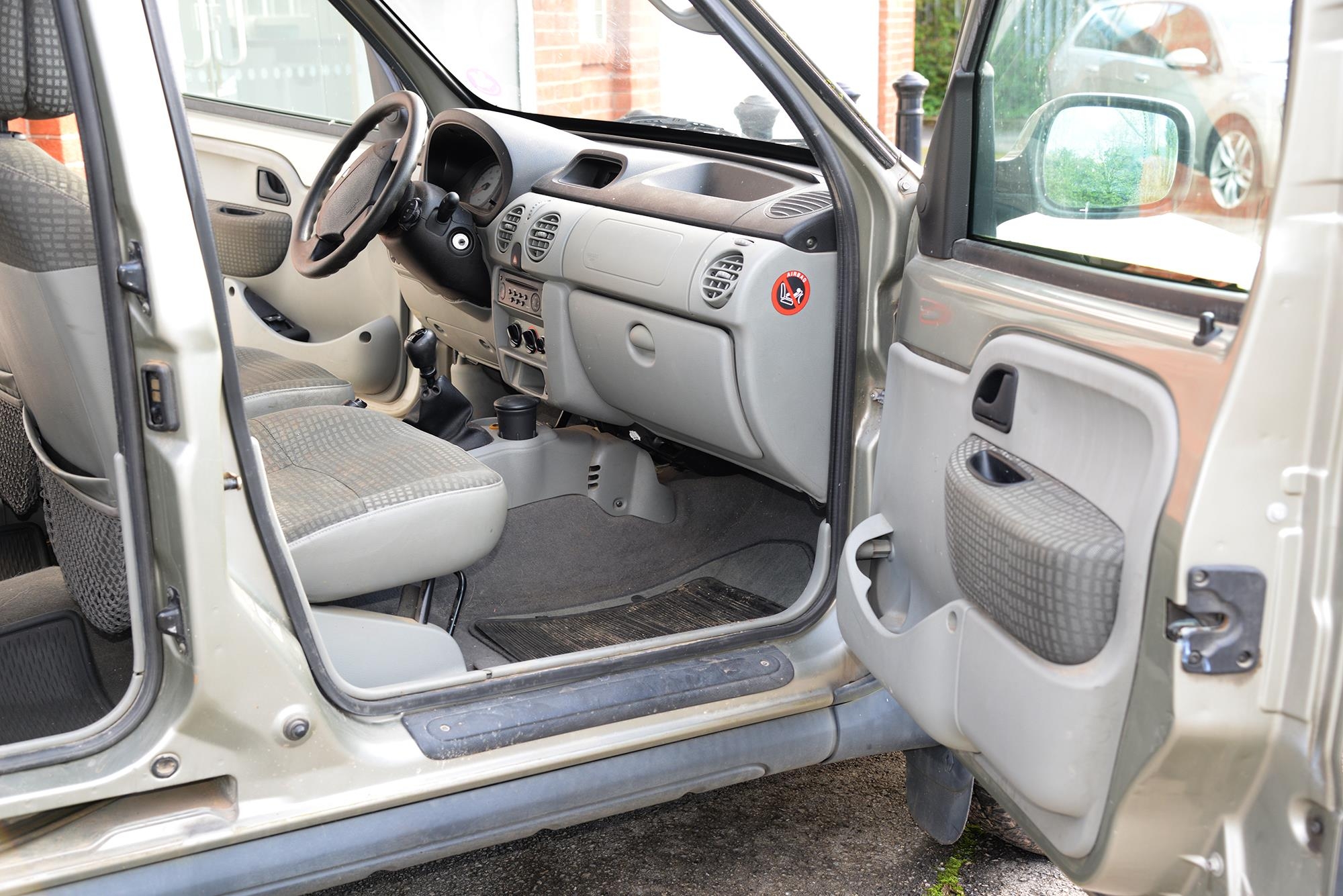 Motor car. Renault Kangoo DCI 4x4, manual diesel, 142367 miles, Spanish registration 0805FBZ - Image 21 of 29