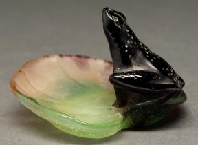 A Daum pate de verre frog on a lily pad ashtray, 87mm l, engraved Daum France Undamaged
