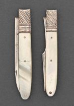 A George III silver folding fruit knife and fork, mother of pearl scales, lion passant and duty mark