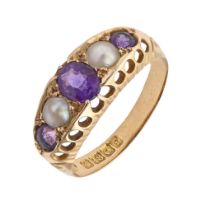 An amethyst and split pearl ring, in 18ct gold, Birmingham 1905, 3.1g, size M Good condition