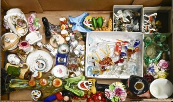 Miscellaneous ornamental glassware, to include Venetian figures of clowns and lampwork animals, a