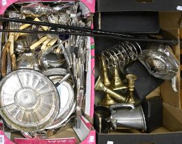Miscellaneous plated ware, to include a toast rack, caster, tea service, entree dish and flatware, a