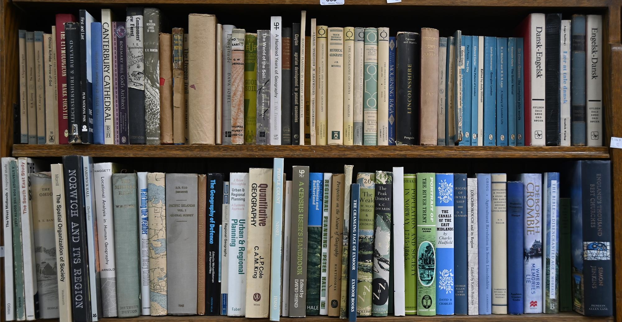 Books. Twelve shelves of general stock, 20th c, including Tolkien, Folio Society, literature,