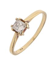A diamond ring, with princess cut diamond, in gold, 1.4g, size J