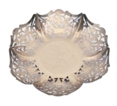 An Edward VIII pierced silver dish, on moulded foot, 20cm diam, by Viners Ltd, Sheffield 1936,