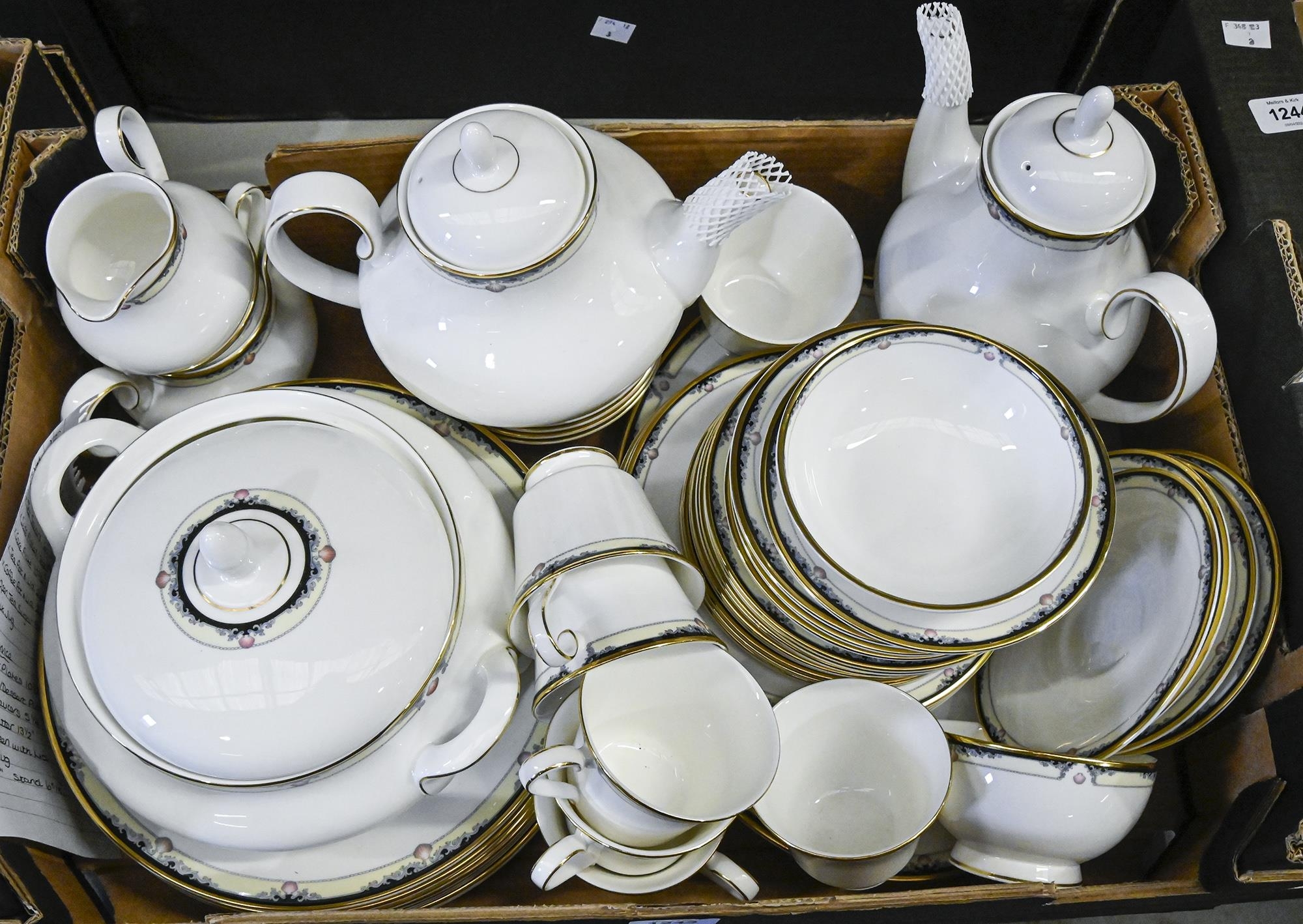 Extensive Royal Doulton Rhodes tea and dinner service