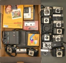 Miscellaneous Kodak roll film cameras, including various Brownie Instamatic and Duaflex, EK200