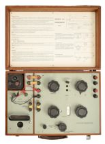 Scientific instruments. A portable DC potentiometer, Croydon Precision Instrument Co, Type P3, No