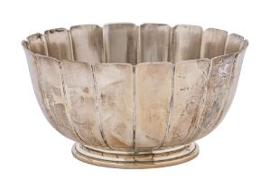 An Elizabeth II silver bowl, of fluted form, 16cm diam, by The Barker Ellis Silver Co, London