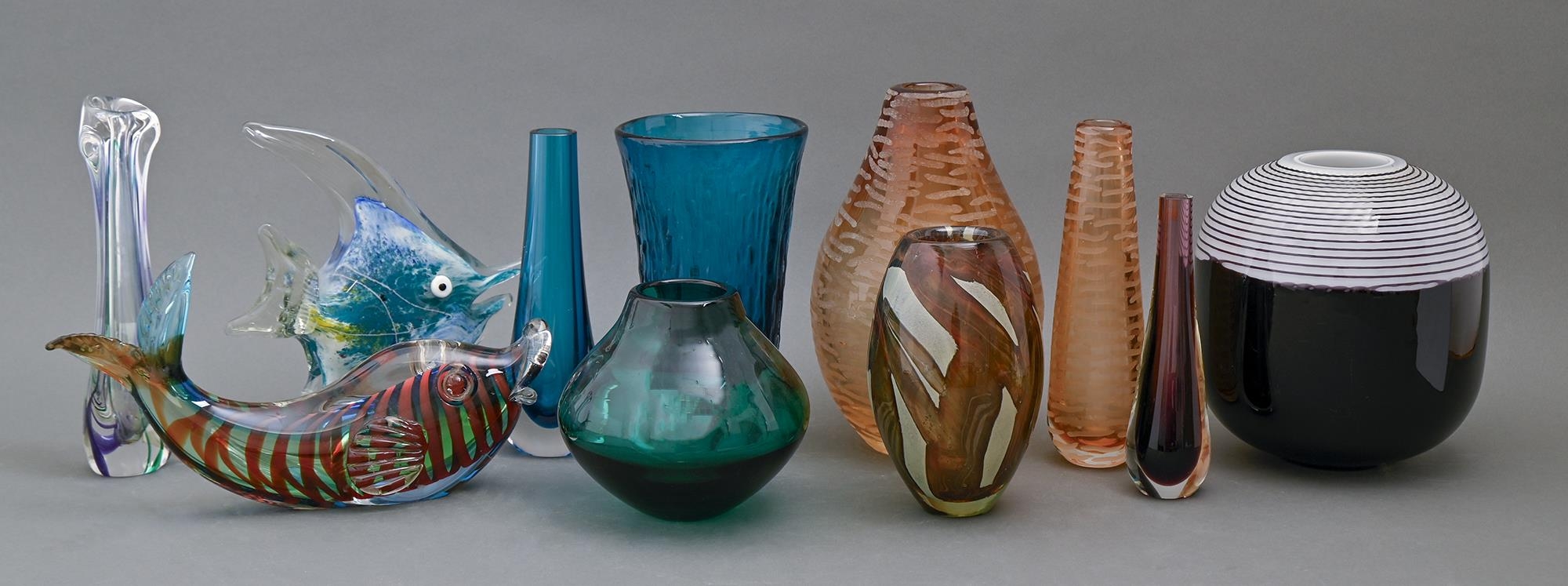 Mid-century and later glass, including fish and vases (11)
