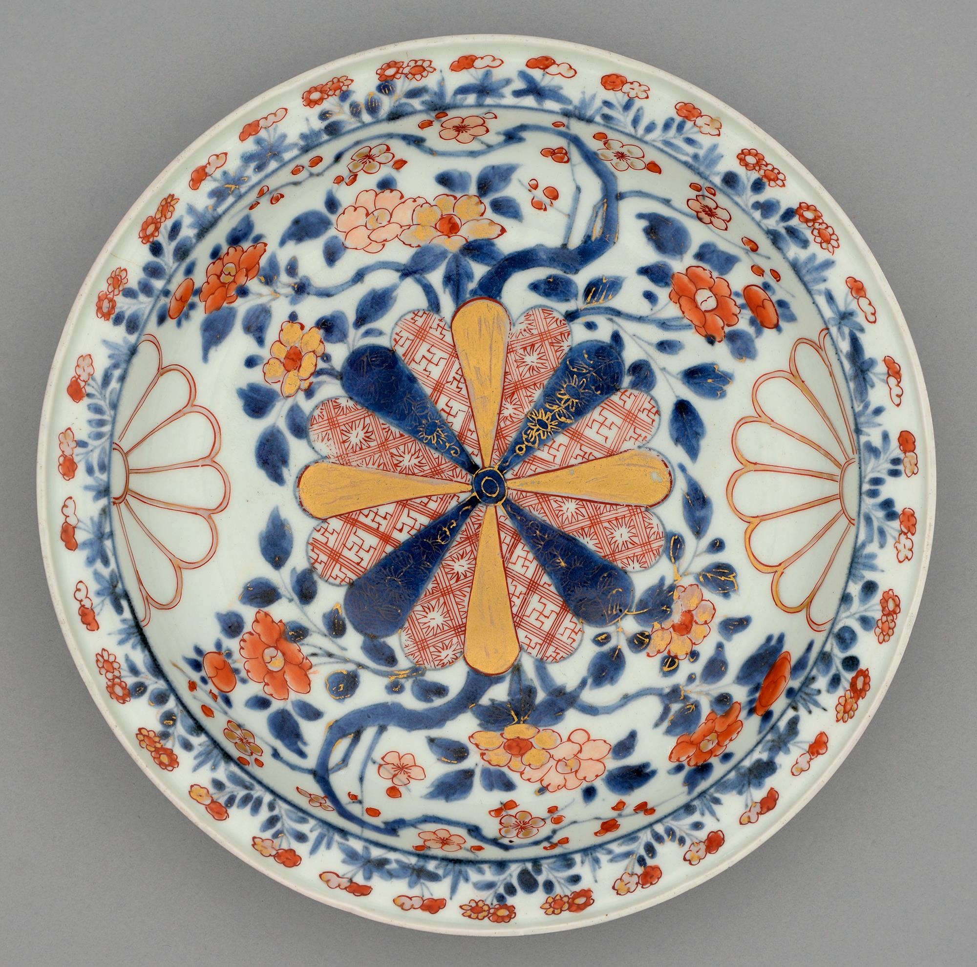 An Imari dish, Edo  period, early 18th c, with everted rim, painted in underglaze blue, red and gilt