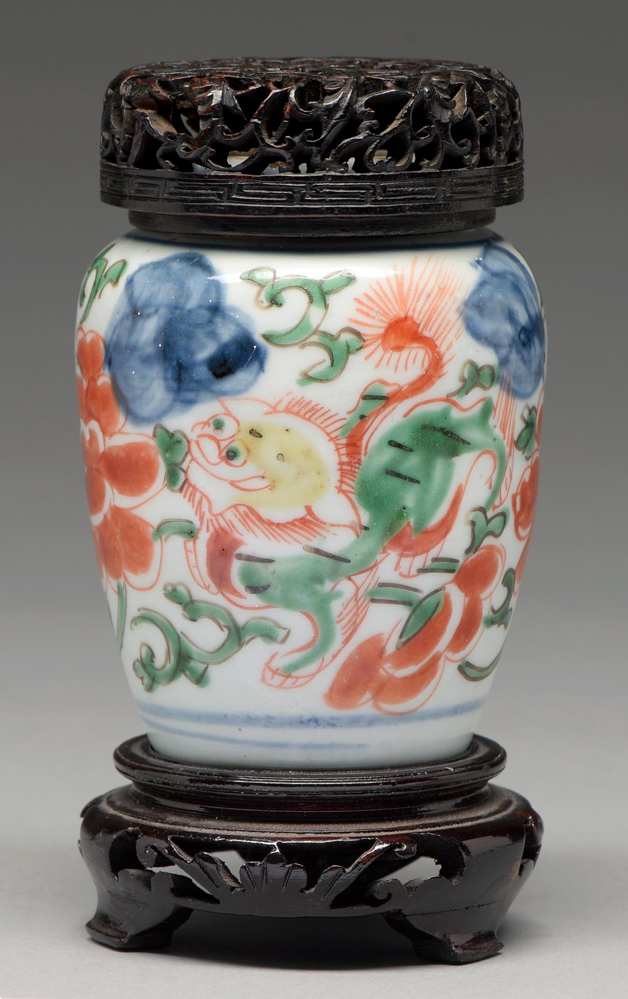 A Chinese wucai jar, 17th c, of shouldered form with short neck, sketchily painted in underglaze