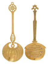 Two brass cream skimmers, early 20th c, 48.5 and 51cm l Undamaged