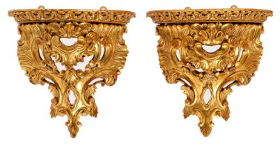A pair of giltwood wall brackets, 20th c, carved with rocaille, 27.5cm h; 14.5 x 27.5cm Gilding