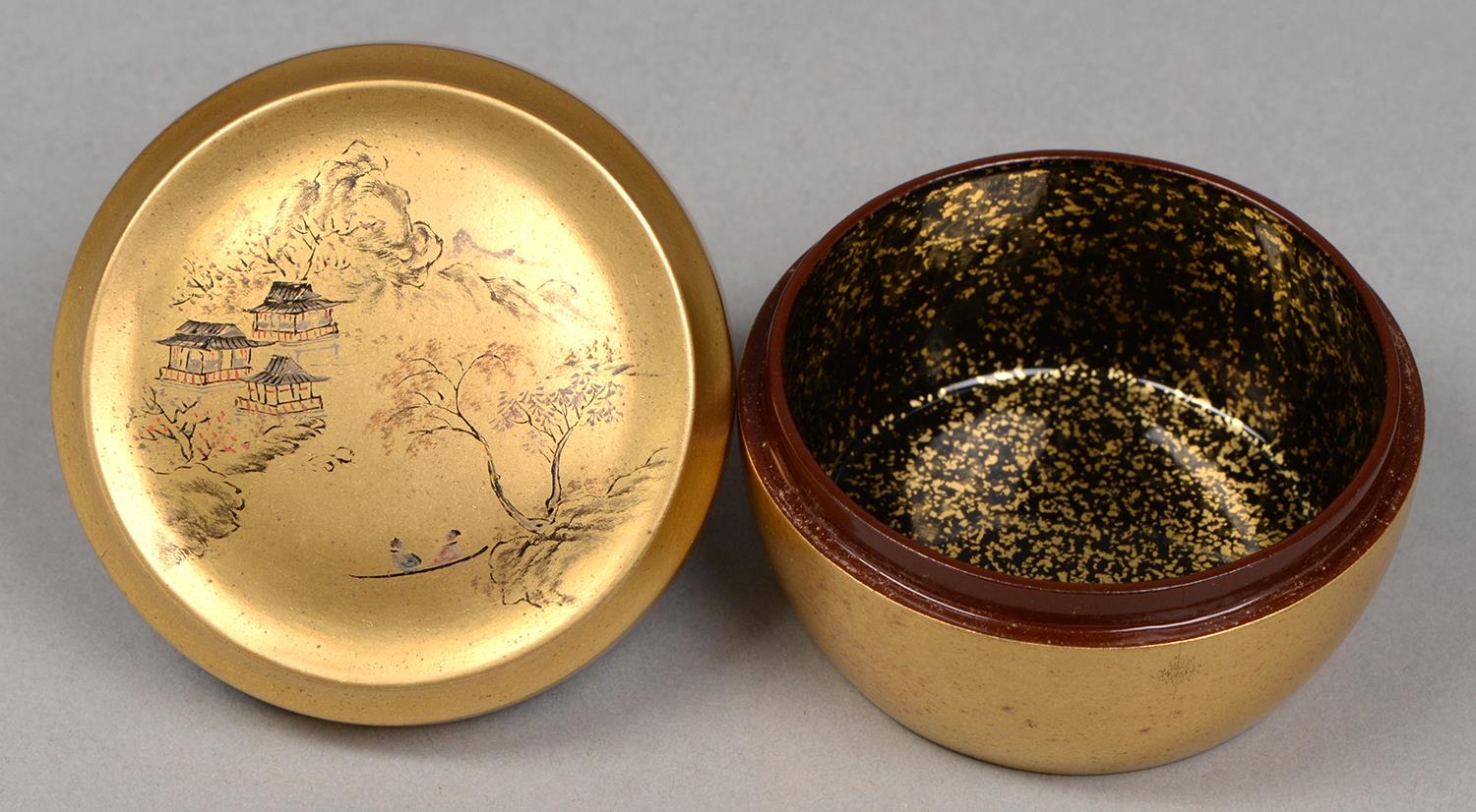 A Japanese gold lacquer  tea caddy box (natsume) and cover, Meiji / Taisho period, the cover painted - Image 2 of 2