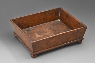 Treen. A Regency burr yew wood tray, early 19th c, with flared sides, on bun feet, 15.5 x 18.5cm