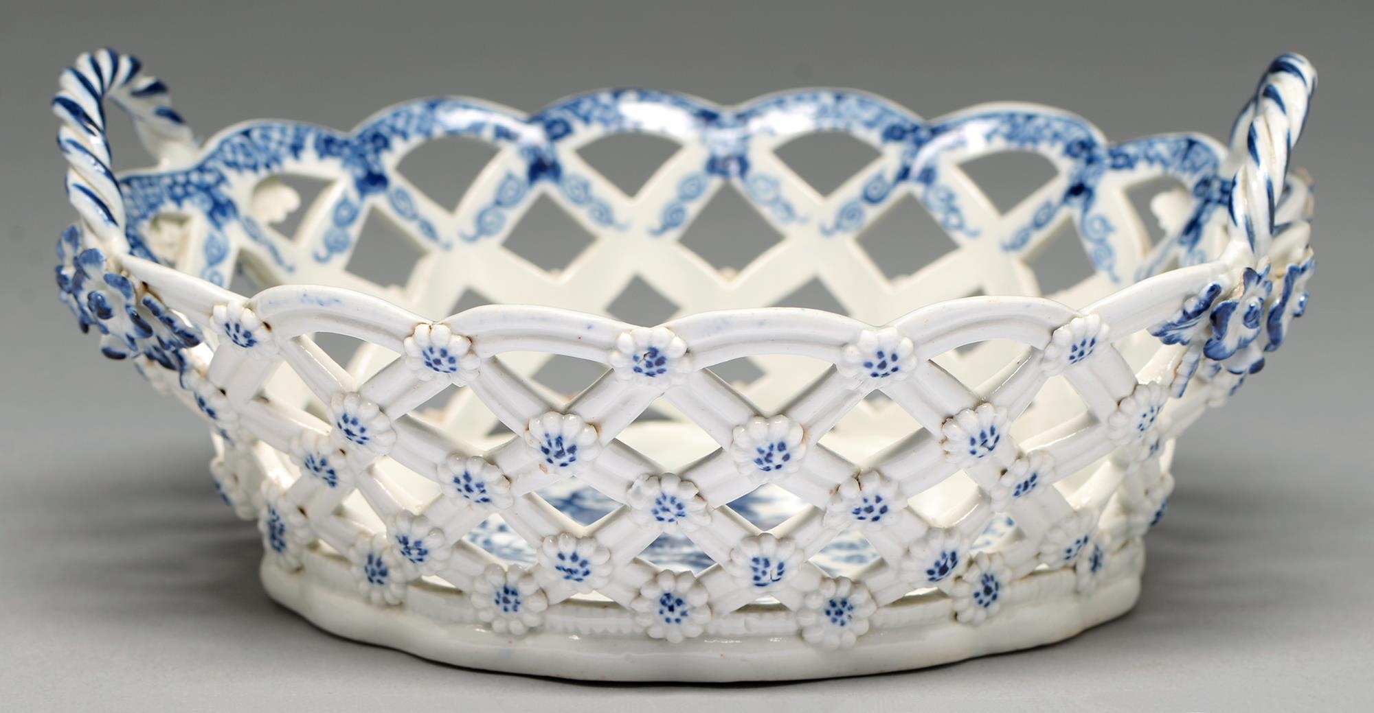 A Worcester blue and white pierced basket, c1775, transfer printed with the Pinecone pattern, 22.5cm - Image 2 of 3