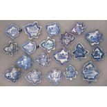 Nineteen English blue printed pearlware and earthenware leaf shaped pickle dishes, early 19th c,