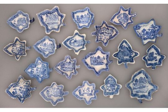 Nineteen English blue printed pearlware and earthenware leaf shaped pickle dishes, early 19th c,